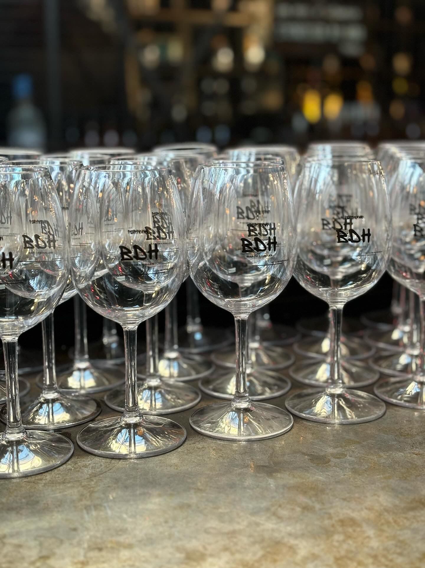 Verres en Tritan personnalisés alignés